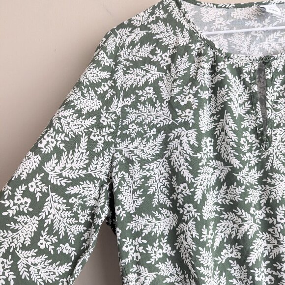 Old Navy Ditsy Floral Dress - Picture 4 of 6